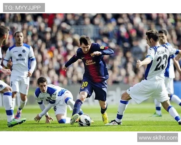 梅西在足球历史上的传奇地位与影响力探讨 梅西在足球历史上的传奇地位与影响力探讨