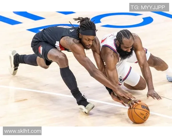 波什在激烈对决中挑战开拓者展现篮球技巧与团队合作的精彩瞬间 波什在激烈对决中挑战开拓者展现篮球技巧与团队合作的精彩瞬间