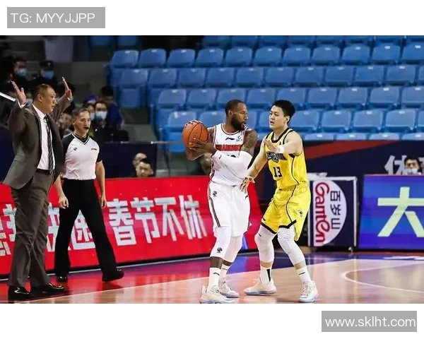 火箭队与爵士队激战正酣12月18日精彩对决引发球迷热议