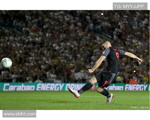 哈德斯菲尔德与利兹联激战正酣谁能在这场对决中笑到最后