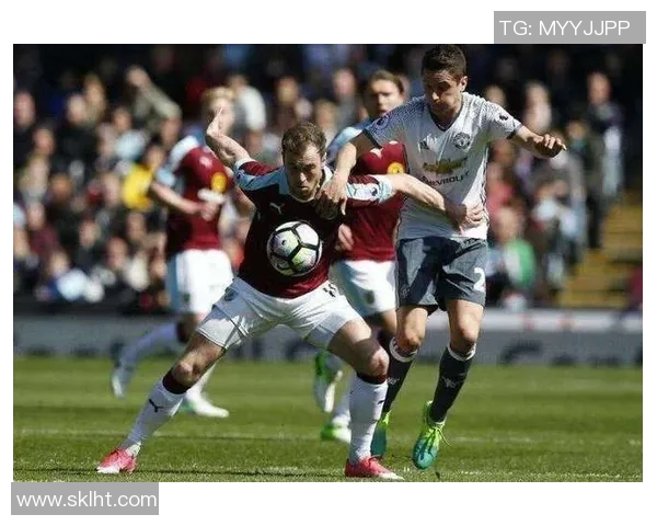 斯旺西与曼联精彩重播回顾赛场瞬间与战术分析全记录