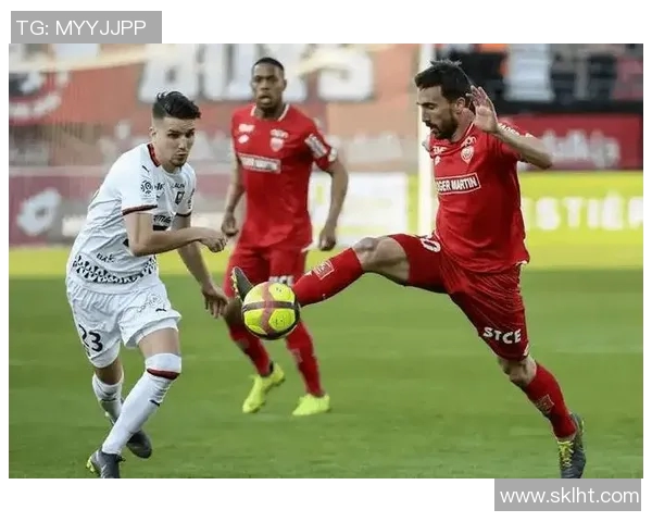 阿尔克马与泽沃勒的激烈对决揭示荷甲新赛季的竞争格局 阿尔克马与泽沃勒的激烈对决揭示荷甲新赛季的竞争格局