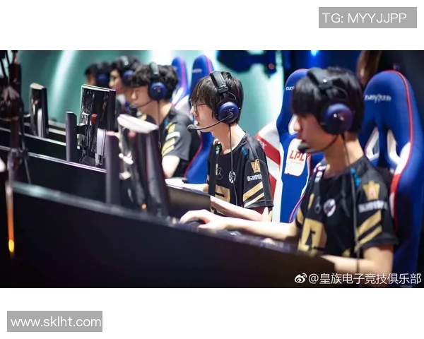 RNG战队配合引发热议球迷对战术选择和团队默契的不同看法